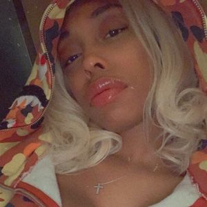 Meet your Posher, Naisha